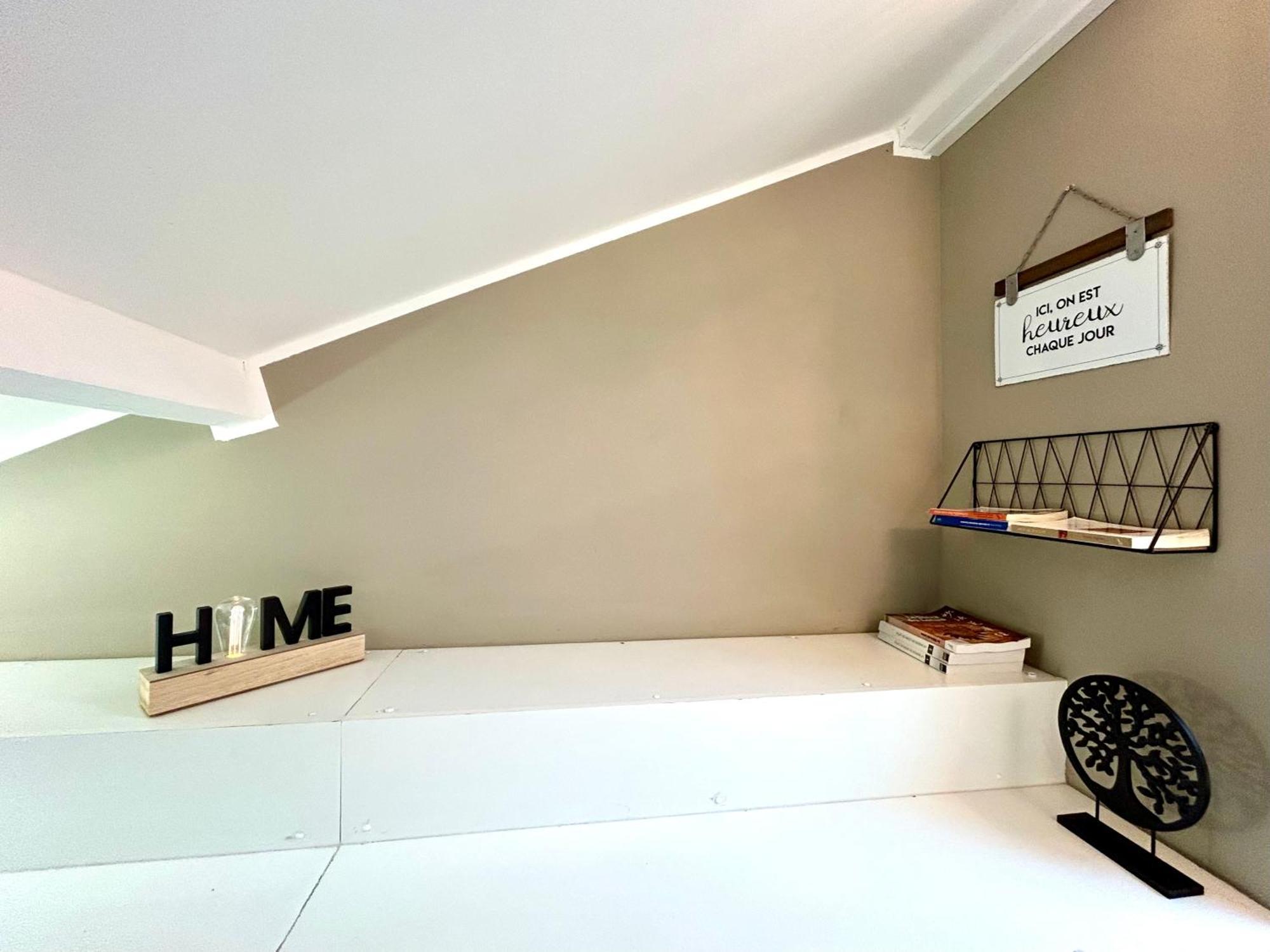 Lovely & Sunny Loft Heart Of With A/c! * Nice
